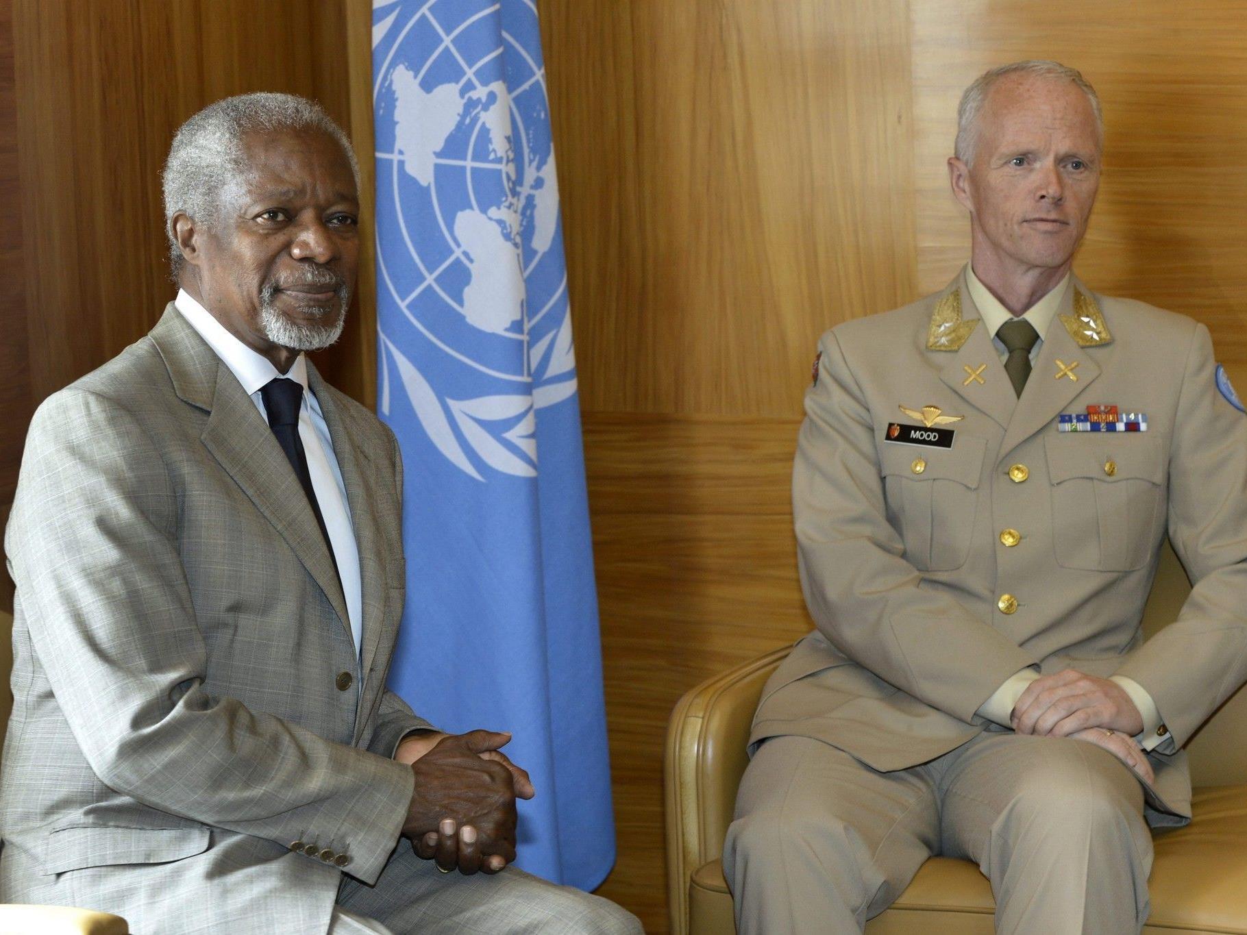 UNO-Sondervermittler Kofi Annan mit UNSMIS-Chef Norweger Robert Mood in Genf.