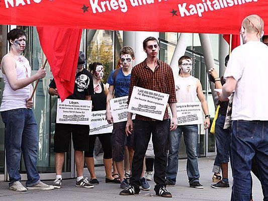 Bei der Zombie-Demo in der Wiener Wipplingerstraße Bei der Zombie-Demo in der Wiener Wipplingerstraße