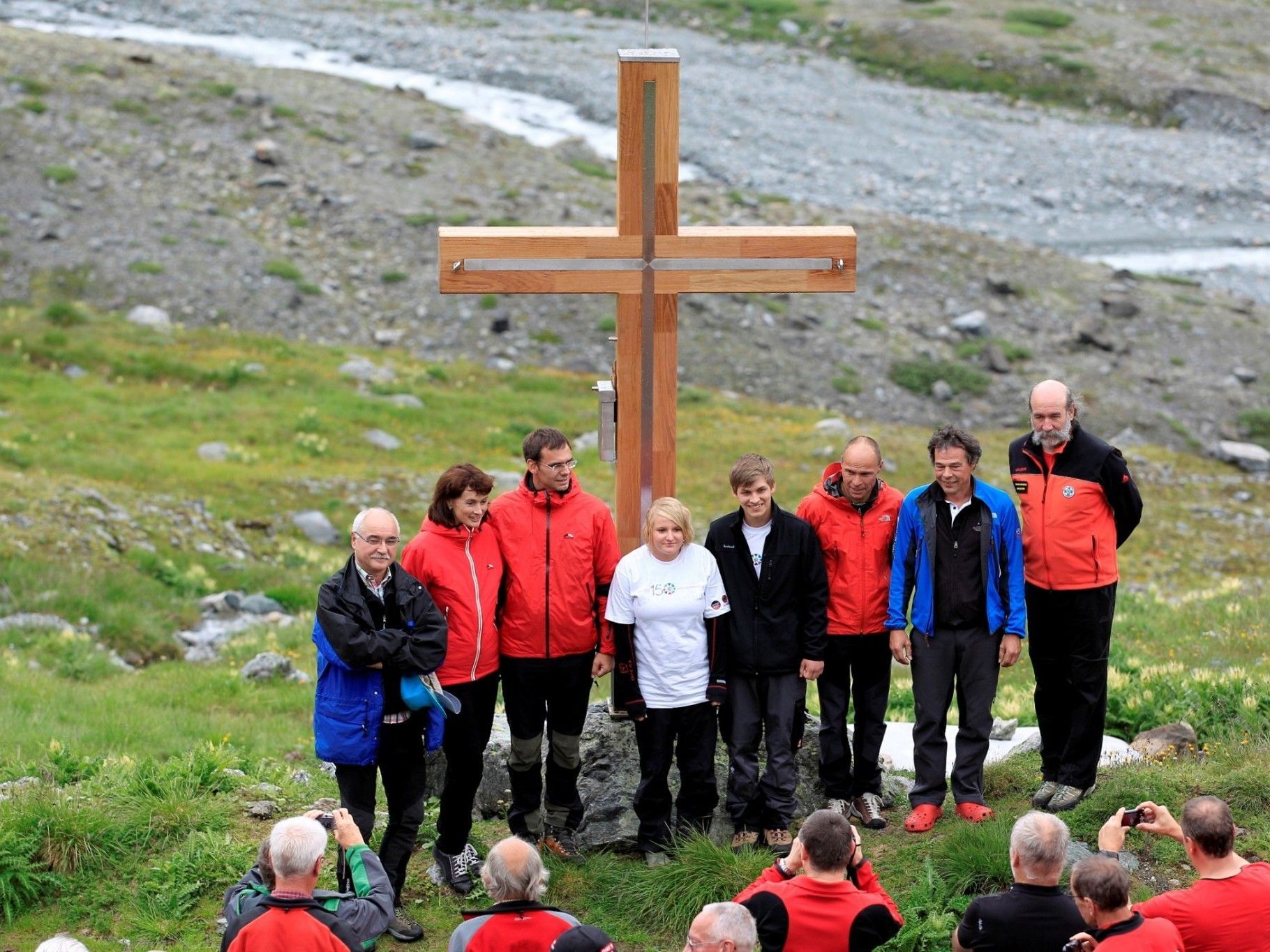 Segnung im Beisein von LH Wallner bei der Wiesbadener Hütte auf 2.443 Metern Seehöhe Segnung im Beisein von LH Wallner bei der Wiesbadener Hütte auf 2.443 Metern Seehöhe