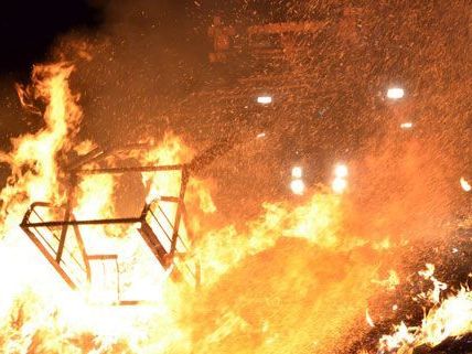 Bei einem der Brände in Niederösterreich am Wochenede wird Blitzschlag als Ursache vermutet. Bei einem der Brände in Niederösterreich am Wochenede wird Blitzschlag als Ursache vermutet.