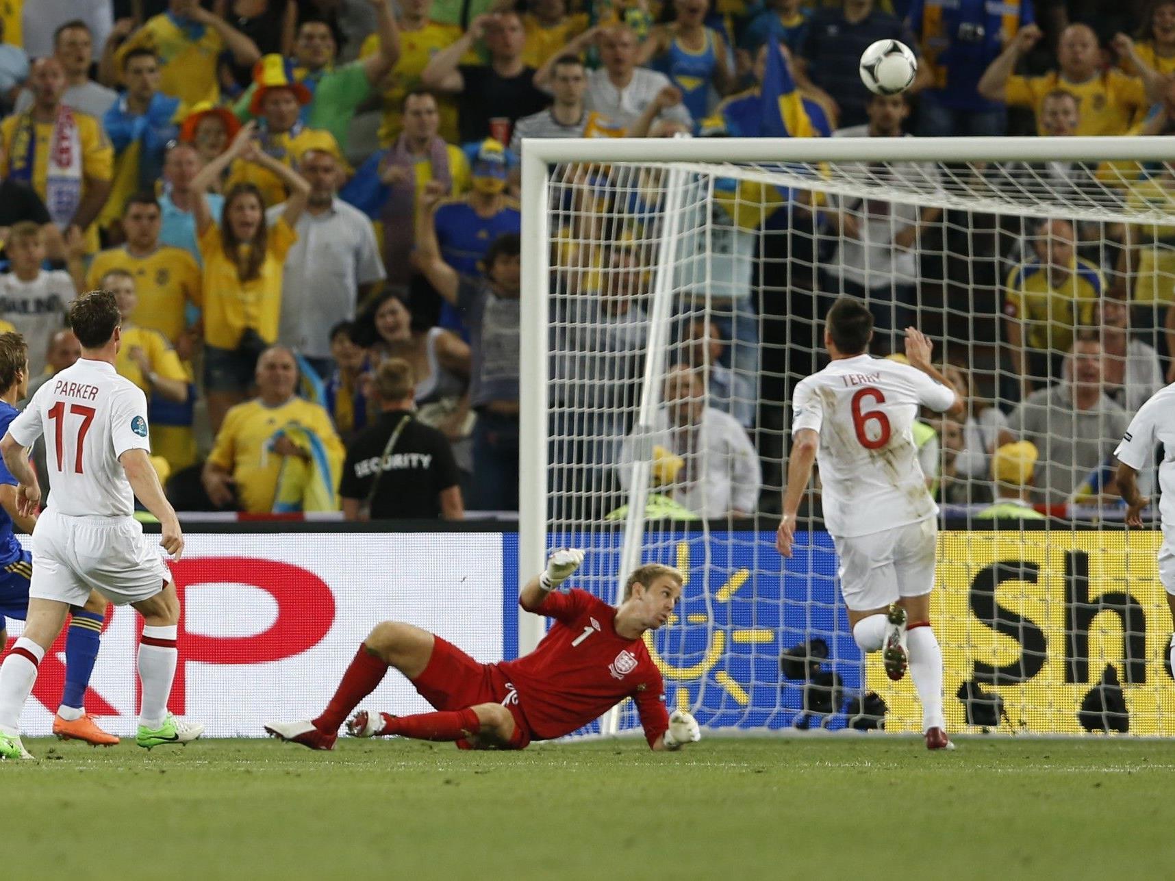 Euro 2012: Marko Devic (l.) nach seinem "Tor" gegen England.
