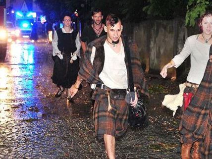 Sturm-Unglück bei einem Mittelalterfest in Melk/NÖ. Sturm-Unglück bei einem Mittelalterfest in Melk/NÖ.