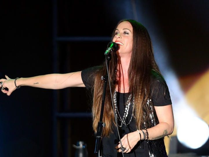 Eine Reise zurück in die 90er, mit Alanis Morissette in der Arena Wien. Eine Reise zurück in die 90er, mit Alanis Morissette in der Arena Wien.