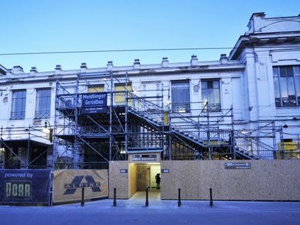Die Außenfassade der U6-Station Josefstädter Straße wird renoviert. Die Außenfassade der U6-Station Josefstädter Straße wird renoviert.