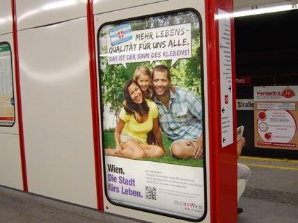 Neue Plakate der Stadt Wien sollen vermitteln, was der Sinn des Parkpickerls ist.