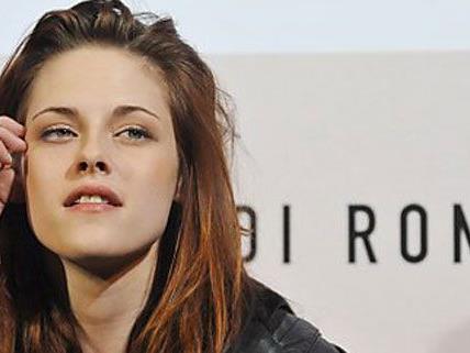 Kristin Stewart bat Robert Pattinson um Verzeihung, es tue ihr unendlich leid ihn betrogen zu haben.