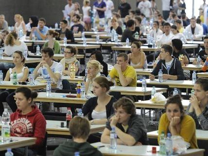 Auch heuer werden wieder Tausende zum Medizin-Aufnahmetest antreten. Auch heuer werden wieder Tausende zum Medizin-Aufnahmetest antreten.