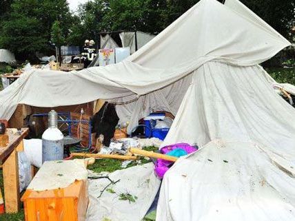 Bei dem Mittelalterfest in Pöchlarn gab es durch das Unwetter zwölf Verletzte und einen Toten.