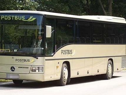 Wurde ein niederösterreichischer Postbus-Lenker grundlos gekündigt? Der Betriebsrat klagt an.