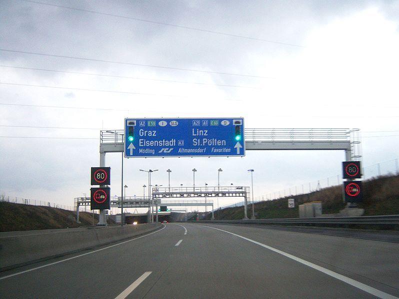 Nachdem ein Lkw und ein Pkw auf der S1 kollidierten, musste der tunnel Vösendorf gesperrt werden.