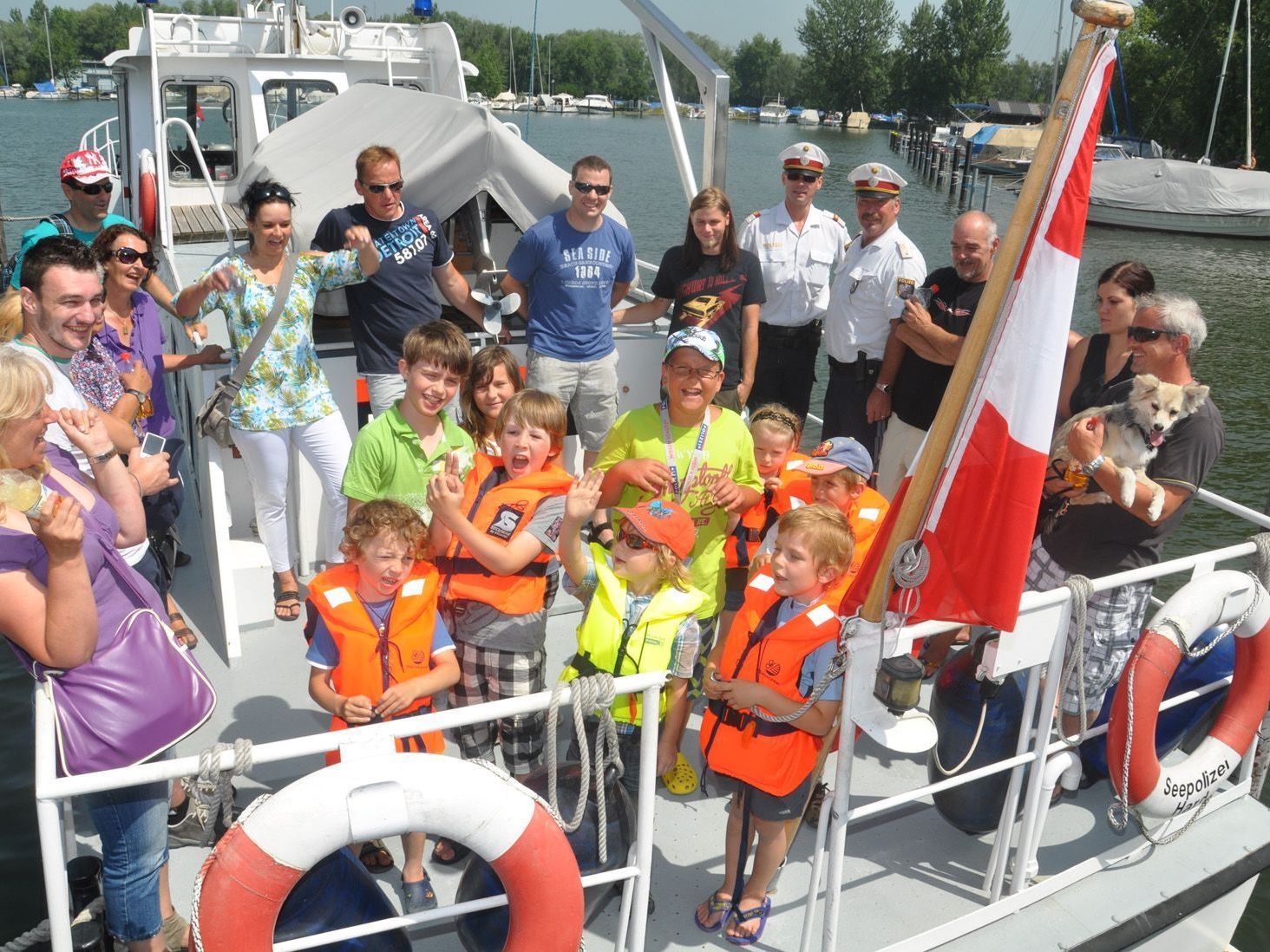 Die VN ließen Kinderträume wahr werden und organisierten eine Fahrt mit dem Polizeiboot. Die VN ließen Kinderträume wahr werden und organisierten eine Fahrt mit dem Polizeiboot.