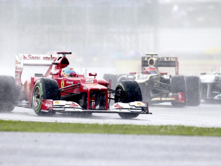 Ferrari-Star Alonso holt sich in Silverstone 21. "Pole" seiner Karriere.