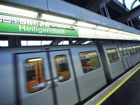 Am Montagmorgen sorgte ein Feuerwehreinsatz auf der U-Bahnlinie U4 für Verzögerungen. Am Montagmorgen sorgte ein Feuerwehreinsatz auf der U-Bahnlinie U4 für Verzögerungen.