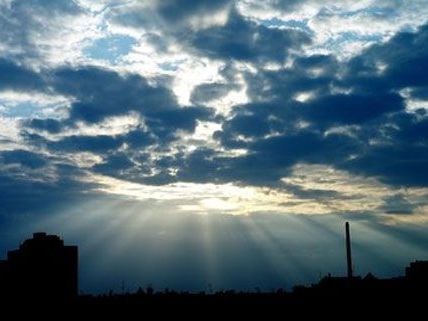 Zum Hochsommer gesellen sich Gewitter in Ost-Österreich hinzu. Zum Hochsommer gesellen sich Gewitter in Ost-Österreich hinzu.