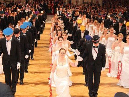 Beim WKR-Ball war das Tragen von Bundesheer-Uniformen ausdrücklich untersagt worden. Beim WKR-Ball war das Tragen von Bundesheer-Uniformen ausdrücklich untersagt worden.
