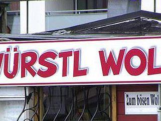 Der Magistrat ließ den Imbissstand von "Würstl Wolf" am 13. August 2010 abreißen.