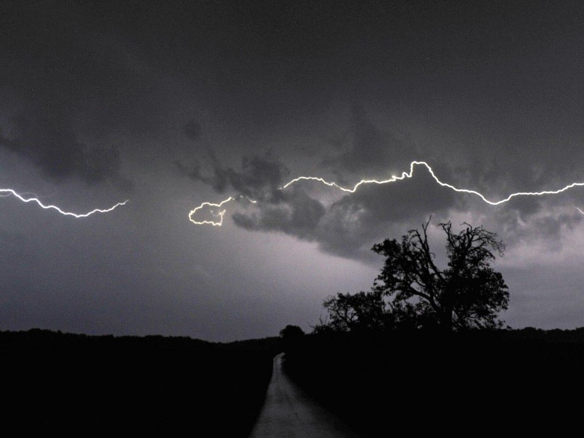 Kräftige Regenschauer und Gewitter ab Samstag. Kräftige Regenschauer und Gewitter ab Samstag.
