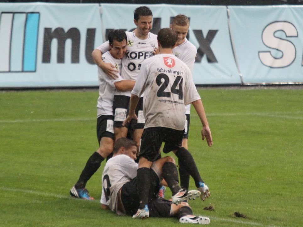 Altach Amateure holt in der Wasserschlacht gegen Neumarkt nur einen Punkt. Altach Amateure holt in der Wasserschlacht gegen Neumarkt nur einen Punkt.