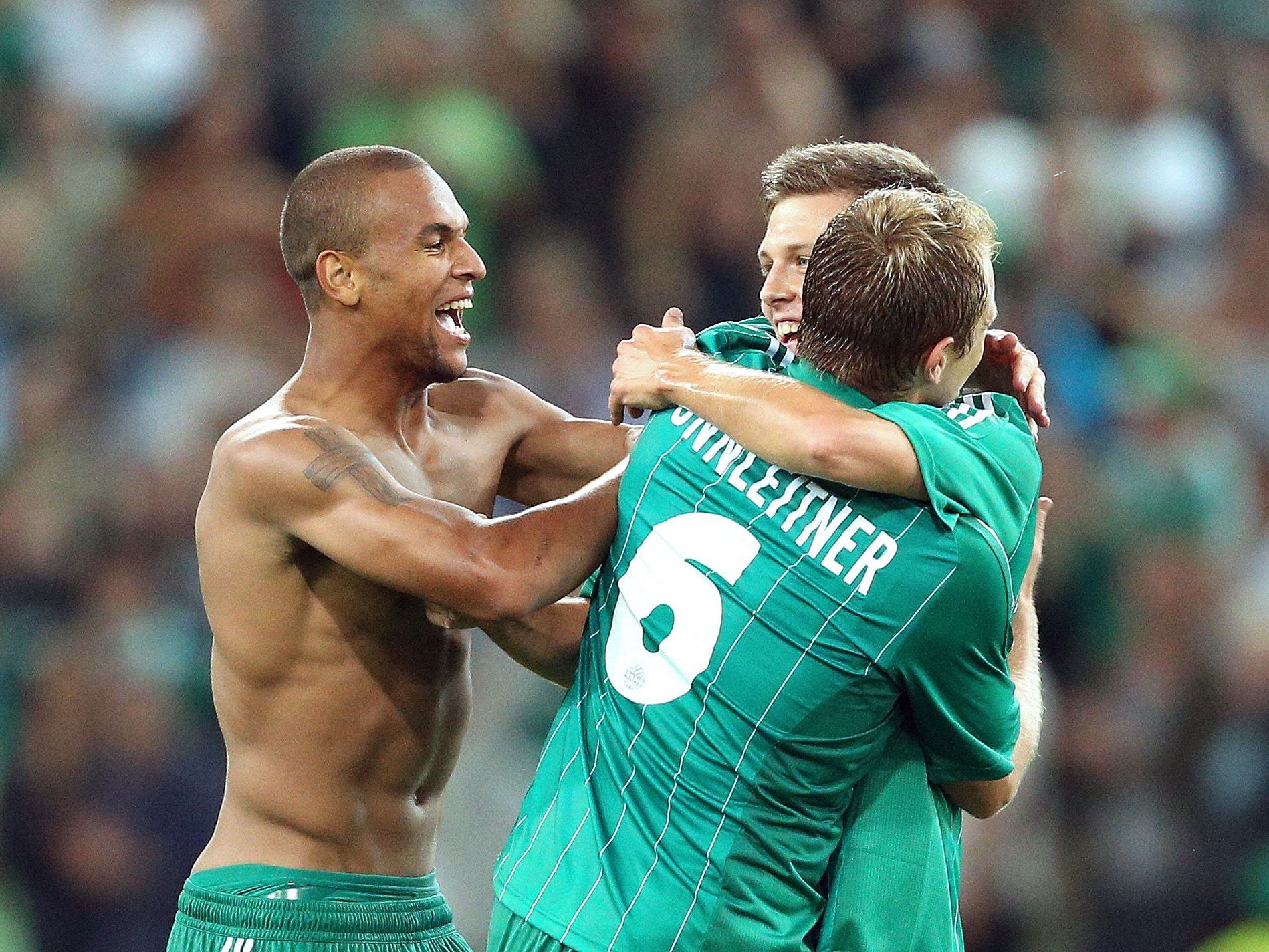 Rapid Wien steht nach dem Sieg über Vojvodina Novi Sad in der vierten Runde der Europa League. Rapid Wien steht nach dem Sieg über Vojvodina Novi Sad in der vierten Runde der Europa League.