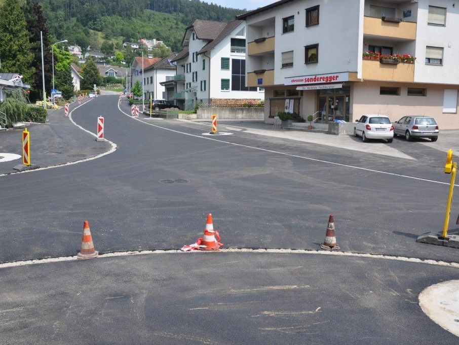 Der Bauabschnitt 3, von der Raiba bis zum Tobel wurde für den Verkehr freigegeben. Der Bauabschnitt 3, von der Raiba bis zum Tobel wurde für den Verkehr freigegeben.