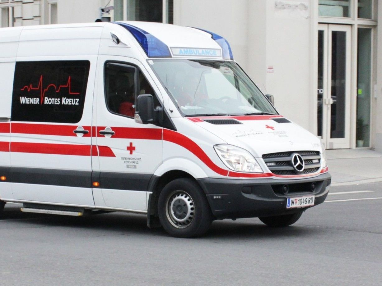 Ein Arbeiter wurde bei einem Unfall am Gelände des E-Werkes schwer verletzt. Ein Arbeiter wurde bei einem Unfall am Gelände des E-Werkes schwer verletzt.