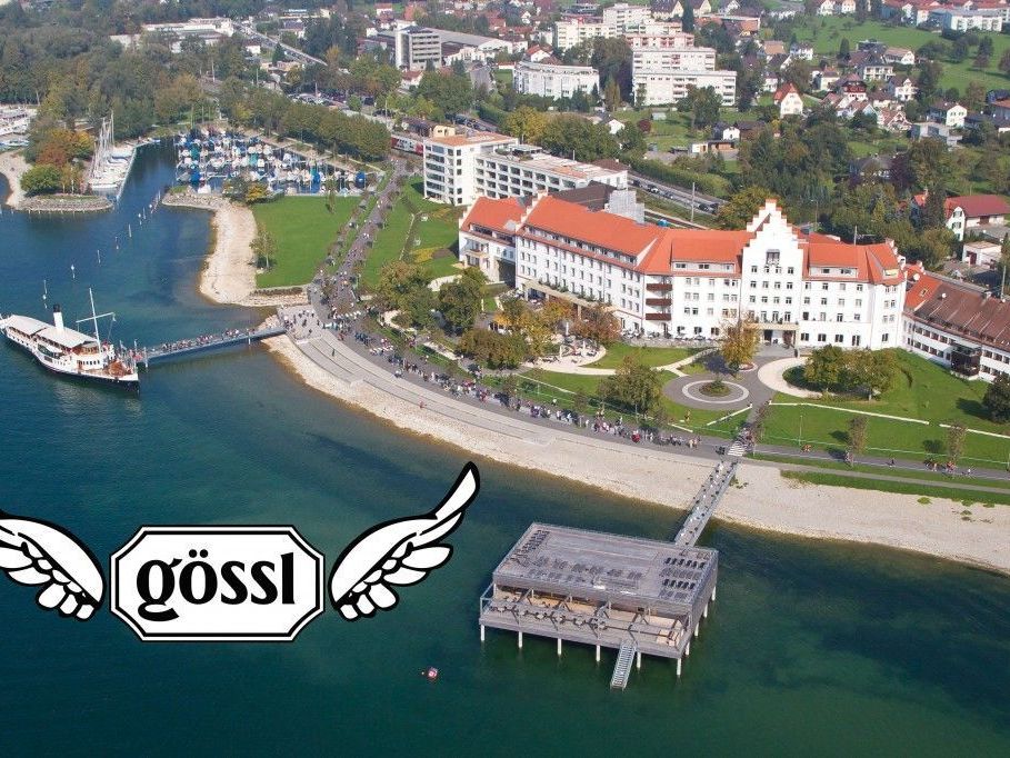 „Gössl lässt die Dirndln fliegen“ – Kultevent am Bodensee auf dem Badehaus des Seehotel Am Kaiserstrand in Lochau. „Gössl lässt die Dirndln fliegen“ – Kultevent am Bodensee auf dem Badehaus des Seehotel Am Kaiserstrand in Lochau.