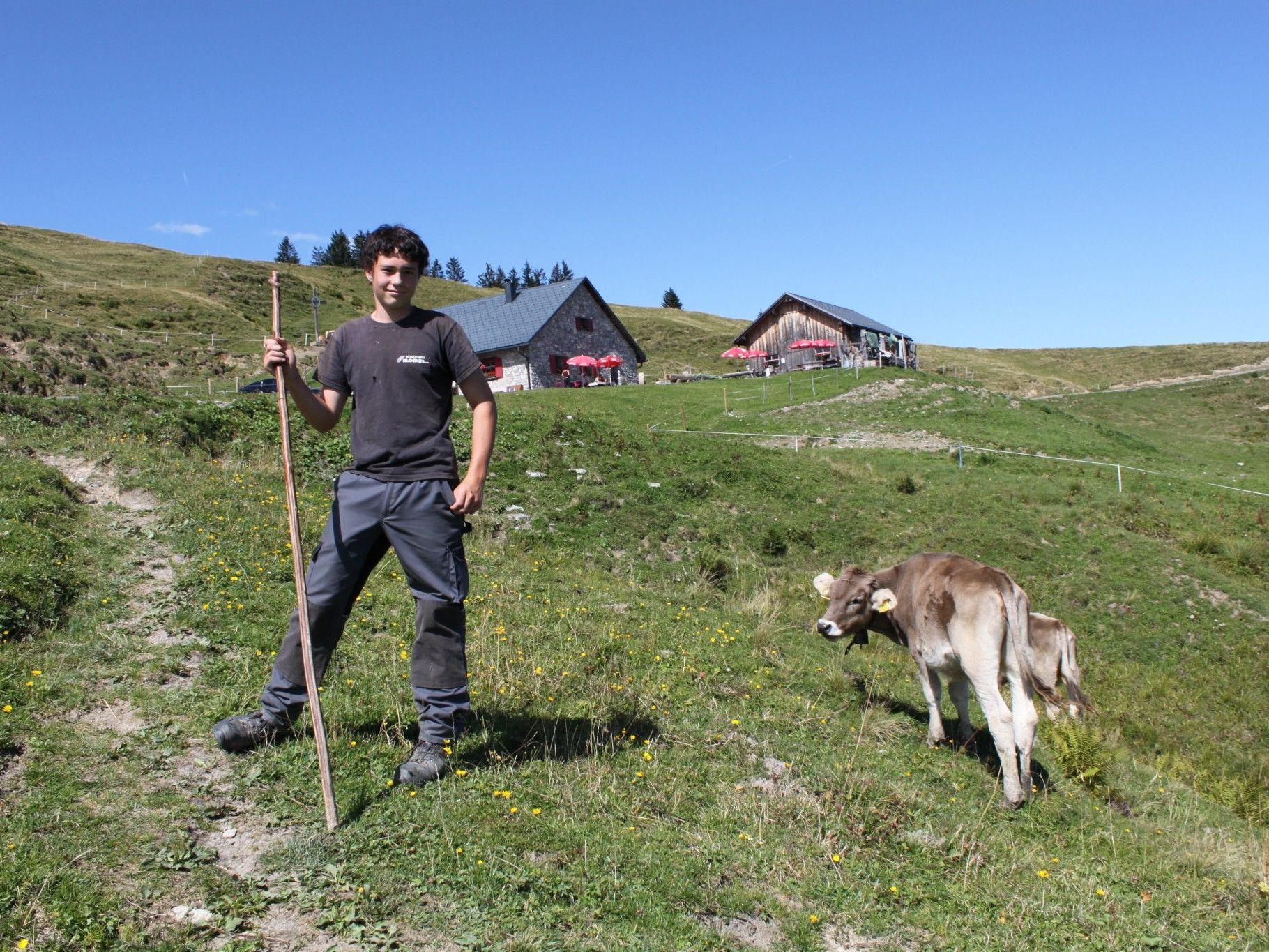 Hirte Lukas vor der Hohen-Kugel-Alphütte Hirte Lukas vor der Hohen-Kugel-Alphütte
