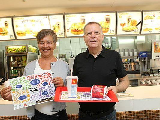Ursula Struppe, Projektleiterin der Wiener Charta und Winfried Schmitz, Franchise-Partner von McDonald's