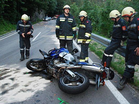 Bei dem Motorrad-Unfall in Neunkirchen wurden zwei Personen verletzt
