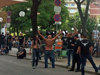 Vor dem Spiel am Donnerstag ist es am Nachmittag zu Ausschreitungen am Schwedenplatz gekommen. Vor dem Spiel am Donnerstag ist es am Nachmittag zu Ausschreitungen am Schwedenplatz gekommen.