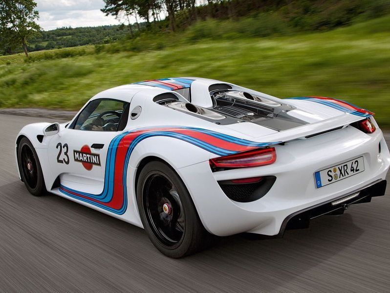 Den 918-Spyder wird es werksseitig im legendären Martini-Racing-Design geben.