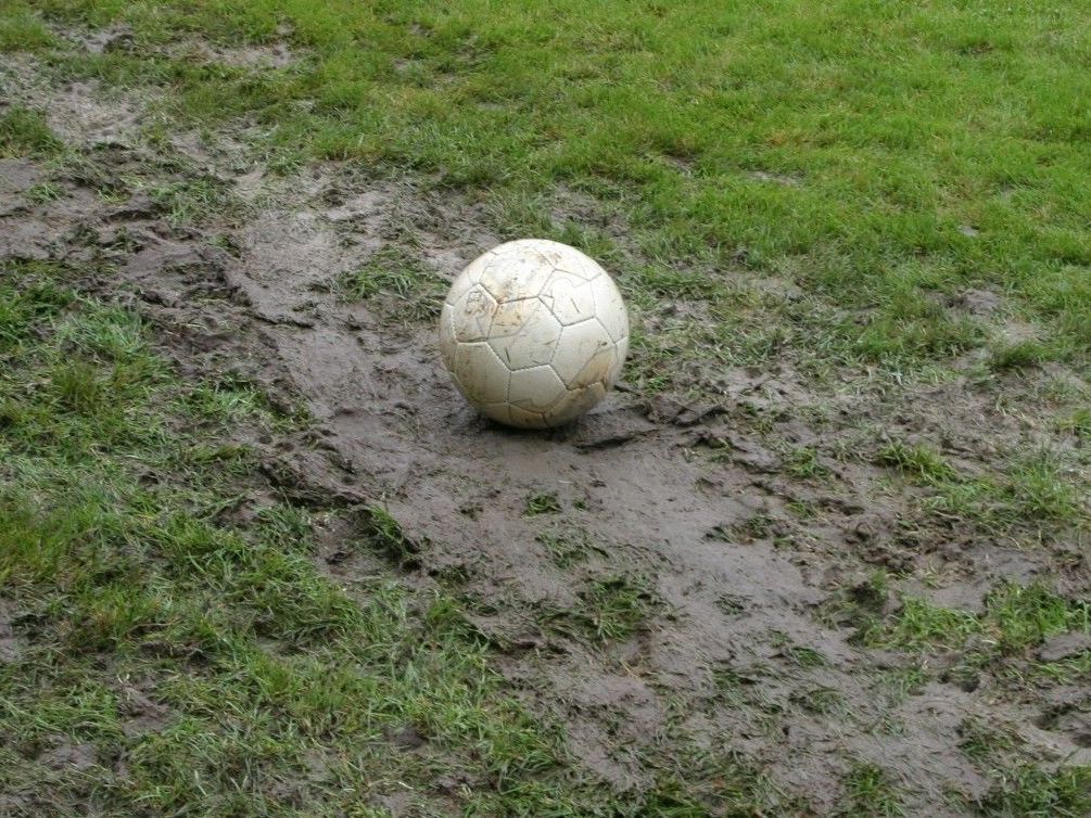 Gleich sechs Partien im Fußball Unterhaus mussten abgebrochen werden.