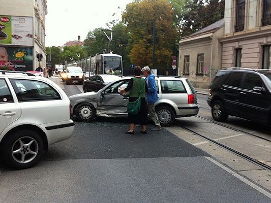 Auf der Währinger Straße geschah ein Unfall Auf der Währinger Straße geschah ein Unfall