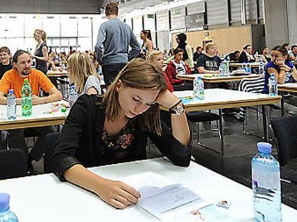 Medizin-Studium: Frauen zeigten sich heuer beim EMS-Test besser. Medizin-Studium: Frauen zeigten sich heuer beim EMS-Test besser.
