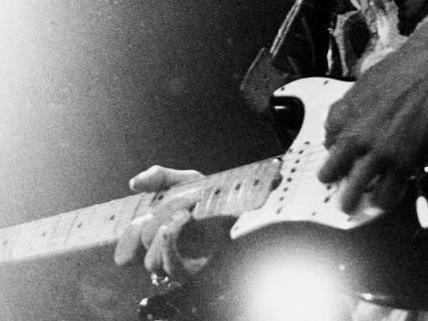 Auch Jimi Hendrix spielte mit der linken Hand.