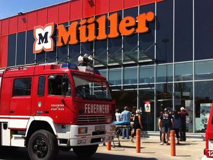 Glücklicherweise gab es keine Verletzten bei dem Unfall im Drogeriemarkt Müller.