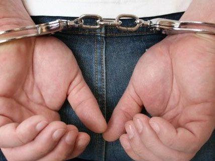 Der junge Mann stellte sich von selbst der Polizei in Liesing. Der junge Mann stellte sich von selbst der Polizei in Liesing.