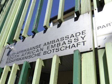 Am Montag versammelten sich Demonstraten vor der Südafrikanischen Botschaft in Wien. Am Montag versammelten sich Demonstraten vor der Südafrikanischen Botschaft in Wien.