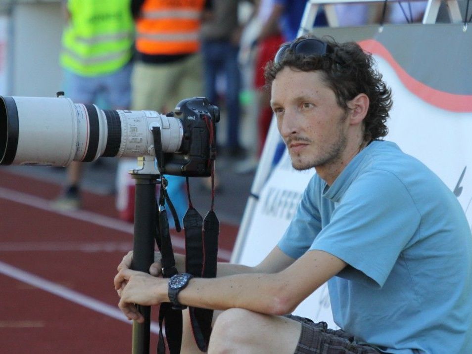 Die besten Szenen auf den Fußballplätzen halten die Medienhaus-Fotografen stets fest. Die besten Szenen auf den Fußballplätzen halten die Medienhaus-Fotografen stets fest.