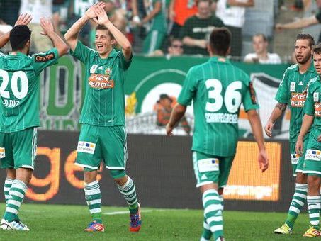 Grund zur Freude: Rapid Wien hat nun die Tabellenspitze eingenommen.