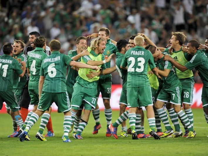 Der SK Rapid Wien siegt mit 3:0 und feiert den Einzug in die Europa League Gruppenphase. Der SK Rapid Wien siegt mit 3:0 und feiert den Einzug in die Europa League Gruppenphase.