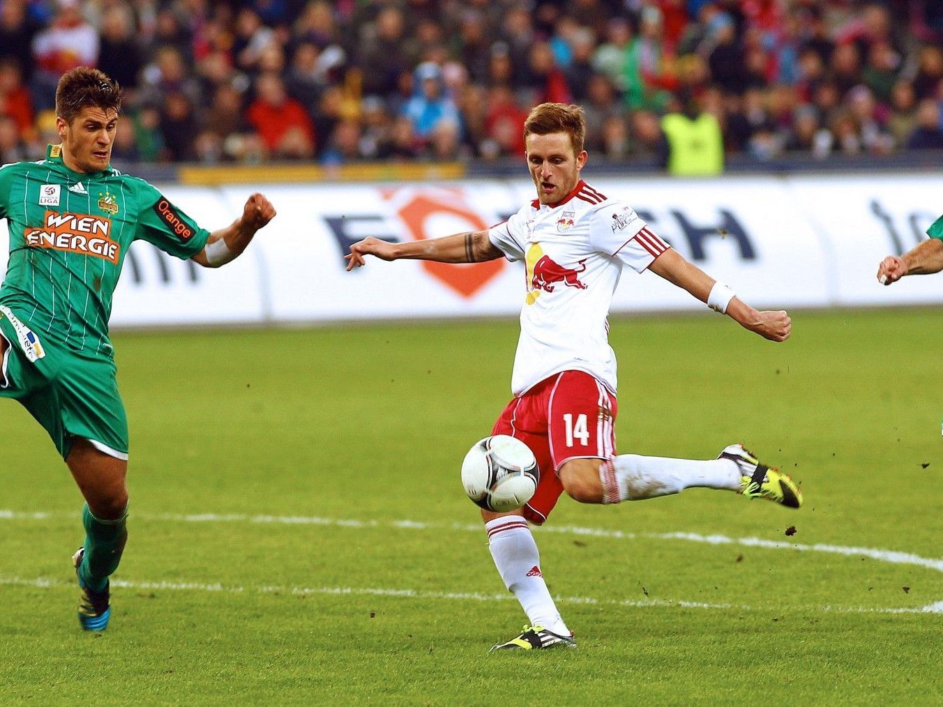 Wir berichten live vom Spiel Red Bull Salzburg gegen SK Rapid Wien in unserem Ticker. Wir berichten live vom Spiel Red Bull Salzburg gegen SK Rapid Wien in unserem Ticker.