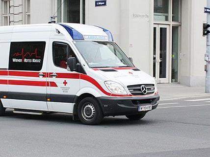 Zwei Perosnen wurden bei einem Unfall in Wien-Favoriten schwer verletzt.