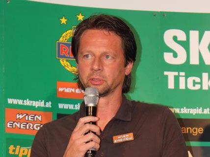 Rapid-Trainer Peter Schöttel gibt sich vor dem Spiel gegen PAOK Saloniki optimistisch.