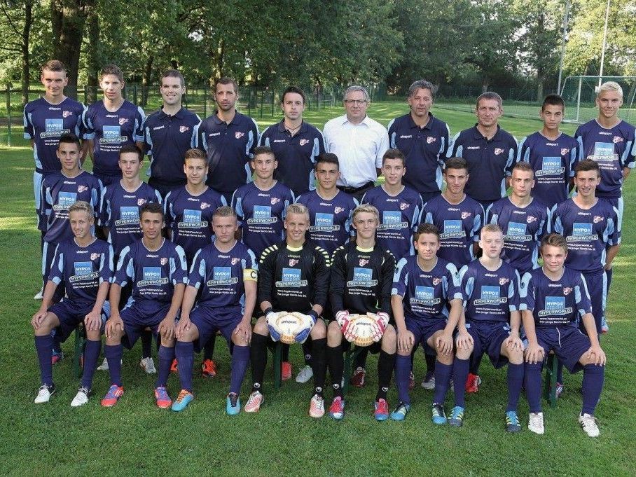 Die Unter-18-Mannschaft der AKA Vorarlberg wird von Hans Kogler trainiert. Die Unter-18-Mannschaft der AKA Vorarlberg wird von Hans Kogler trainiert.
