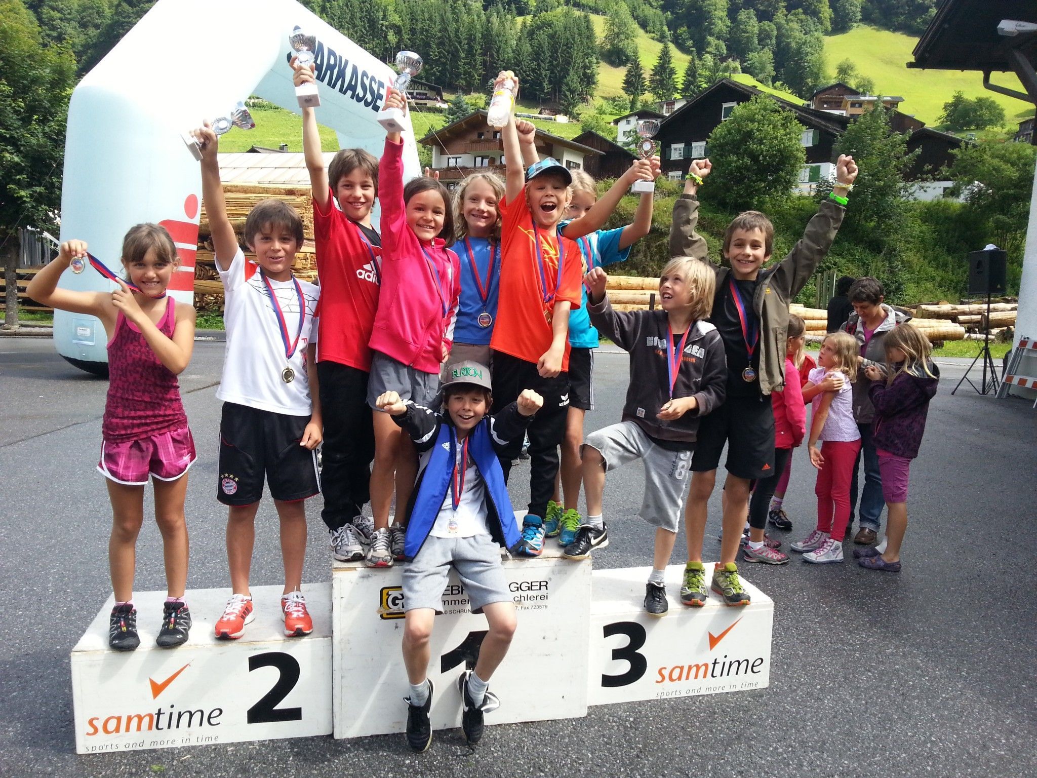 Auch beim Silbertaler Kinderlauf machten die Kinder des Wintersportvereins Schruns mit. Auch beim Silbertaler Kinderlauf machten die Kinder des Wintersportvereins Schruns mit.