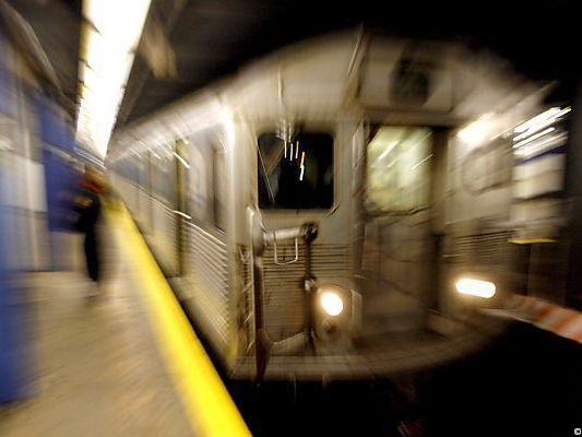 Fahrgäste bekommen Provokantes zu sehen Fahrgäste bekommen Provokantes zu sehen