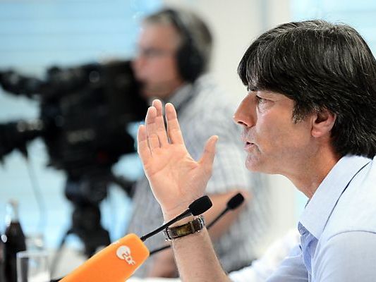 Joachim Löw bei der DFB-Pressekonferenz in Wien Joachim Löw bei der DFB-Pressekonferenz in Wien