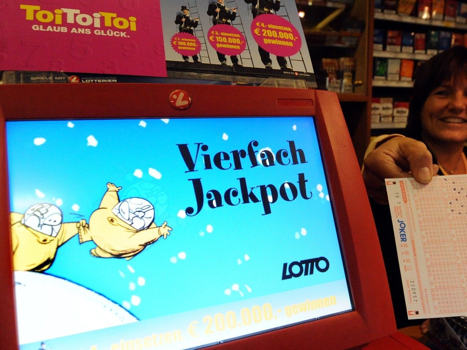 Am Sonntag geht es bei der Lotto-Ziehung bei einem Vierfach Jackpot um 7 Millionen Euro. Am Sonntag geht es bei der Lotto-Ziehung bei einem Vierfach Jackpot um 7 Millionen Euro.