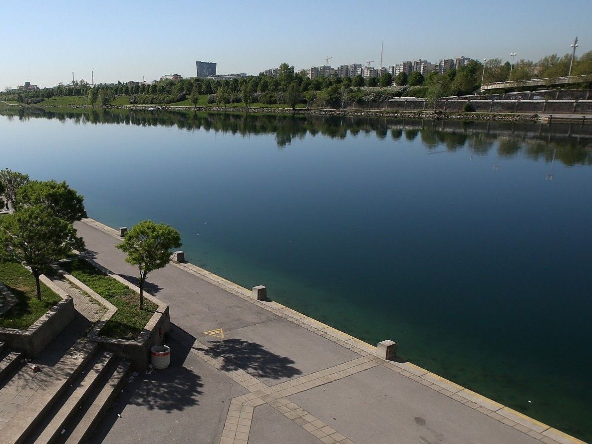 Am Montag wurde die Leiche eines Polen nach einem Unfall aus der Wiener Donau geborgen. Am Montag wurde die Leiche eines Polen nach einem Unfall aus der Wiener Donau geborgen.